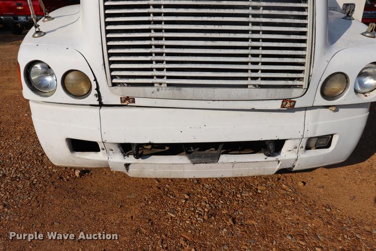 image for item DQ9262 2001 Freightliner C120 semi truck