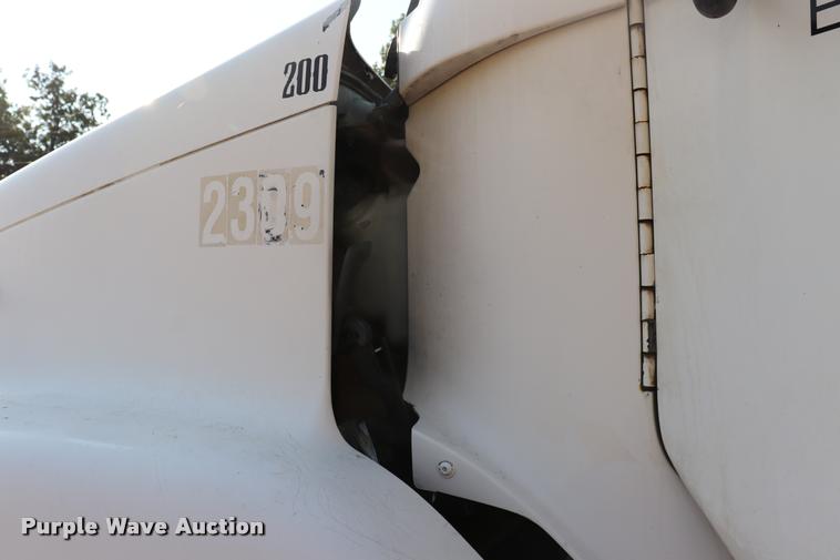 image for item DQ9262 2001 Freightliner C120 semi truck