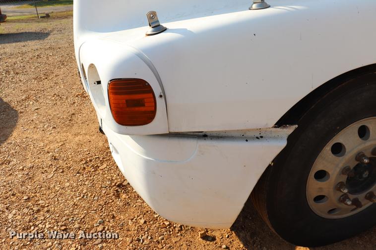 image for item DQ9262 2001 Freightliner C120 semi truck