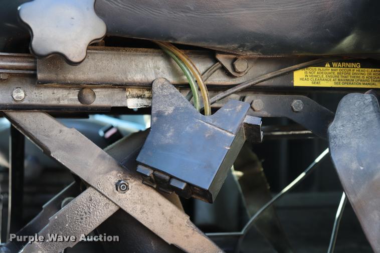 image for item DQ9262 2001 Freightliner C120 semi truck