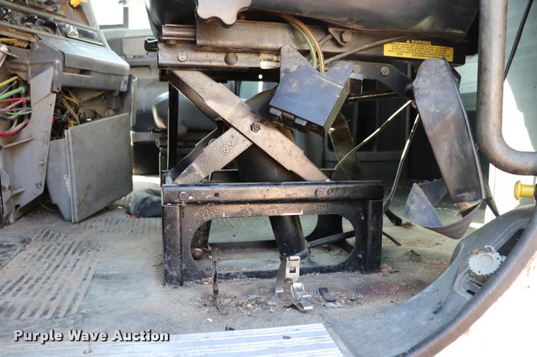 image for item DQ9262 2001 Freightliner C120 semi truck