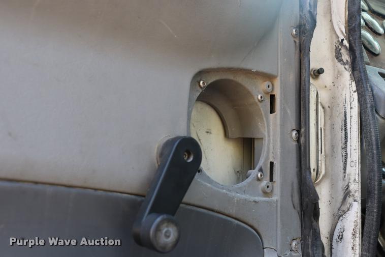 image for item DQ9262 2001 Freightliner C120 semi truck