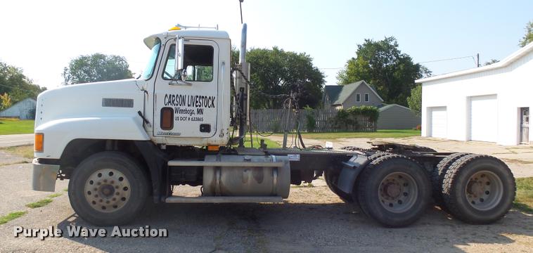 image for item J5436 1999 Mack CH613 semi truck