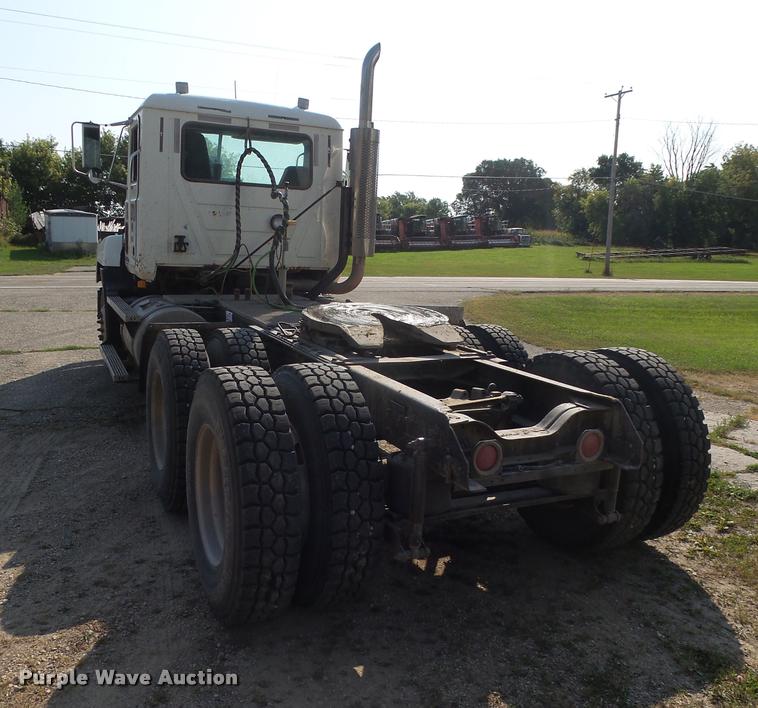 image for item J5436 1999 Mack CH613 semi truck
