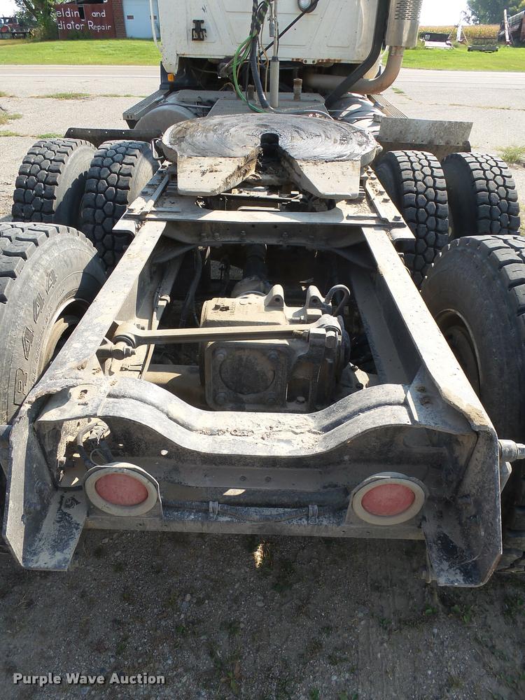 image for item J5436 1999 Mack CH613 semi truck