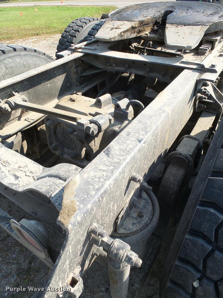 image for item J5436 1999 Mack CH613 semi truck