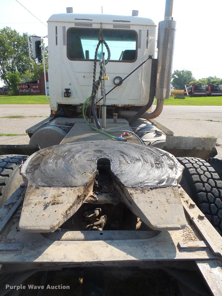 image for item J5436 1999 Mack CH613 semi truck