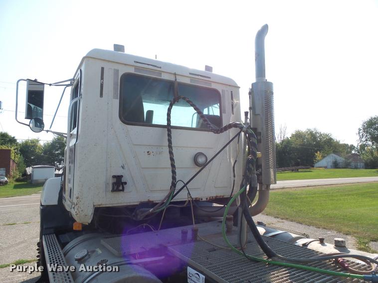 image for item J5436 1999 Mack CH613 semi truck