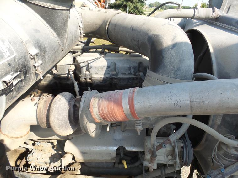 image for item J5436 1999 Mack CH613 semi truck