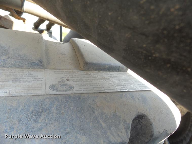 image for item J5436 1999 Mack CH613 semi truck