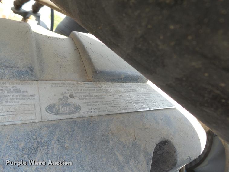 image for item J5436 1999 Mack CH613 semi truck