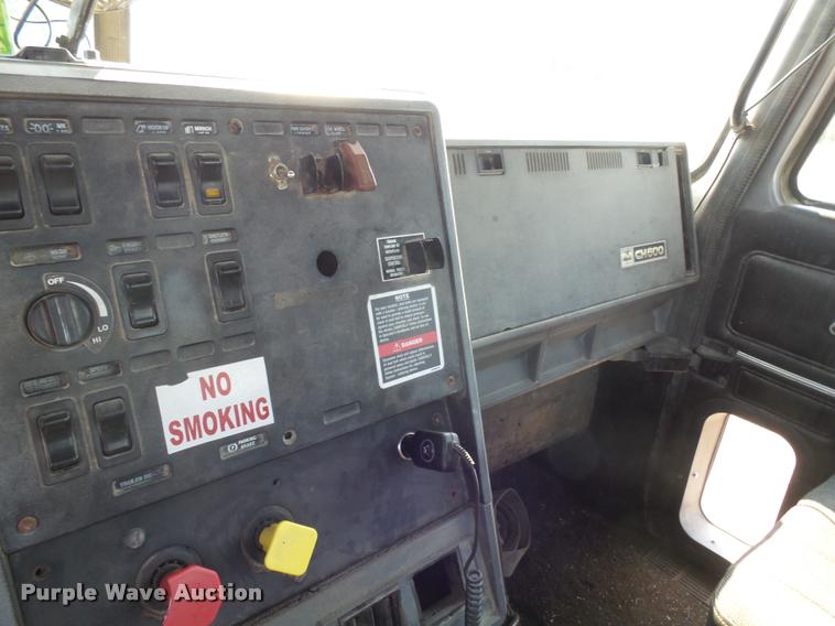 image for item J5436 1999 Mack CH613 semi truck