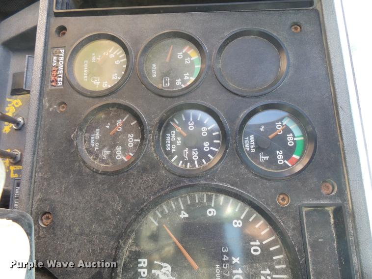 image for item J5436 1999 Mack CH613 semi truck