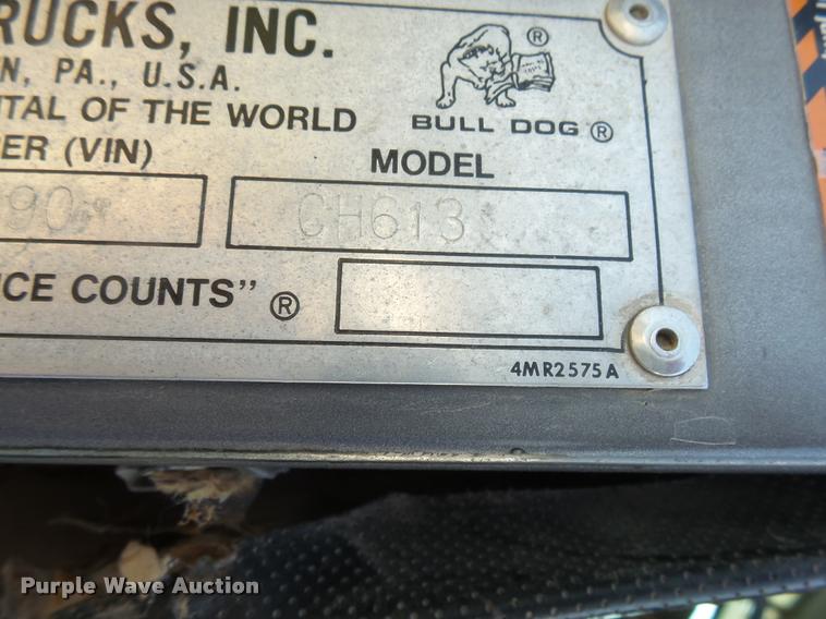 image for item J5436 1999 Mack CH613 semi truck