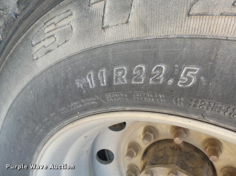 image for item J5436 1999 Mack CH613 semi truck