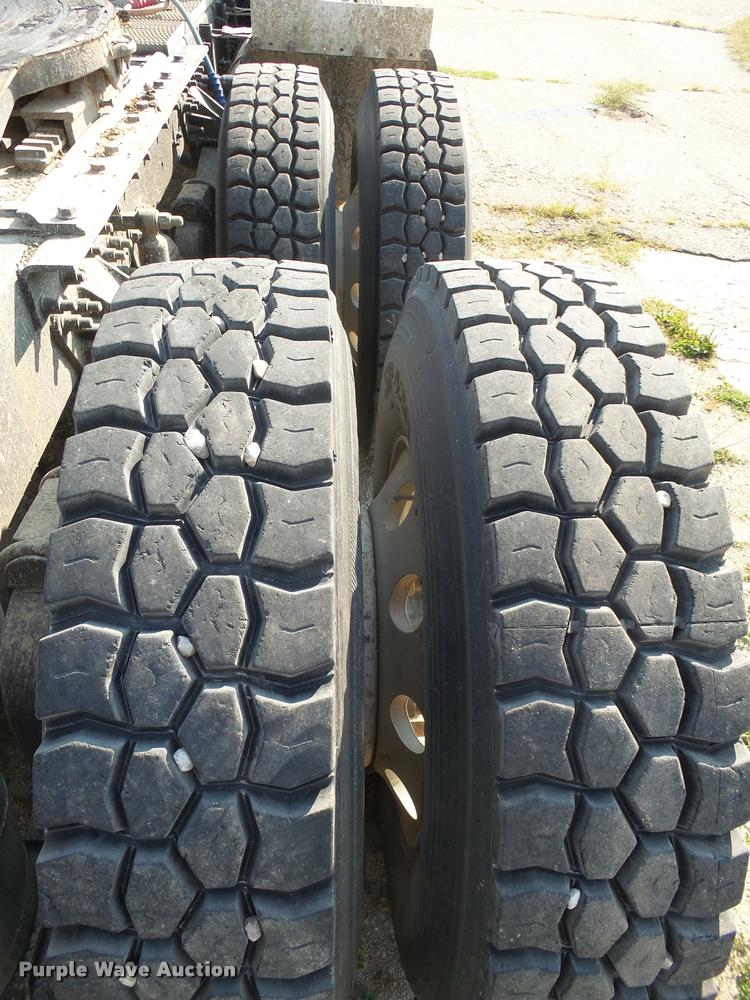 image for item J5436 1999 Mack CH613 semi truck