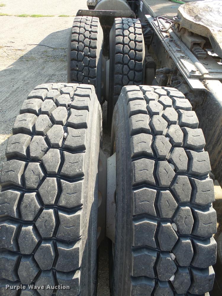 image for item J5436 1999 Mack CH613 semi truck