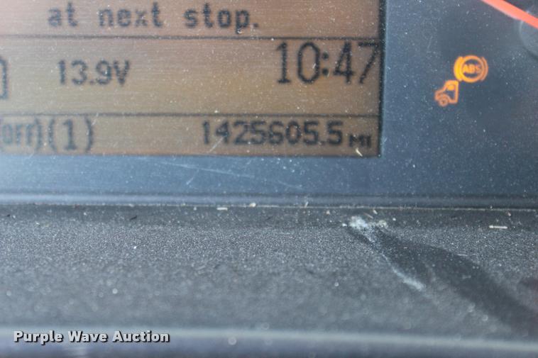 image for item L4450 2006 Volvo VNL semi truck