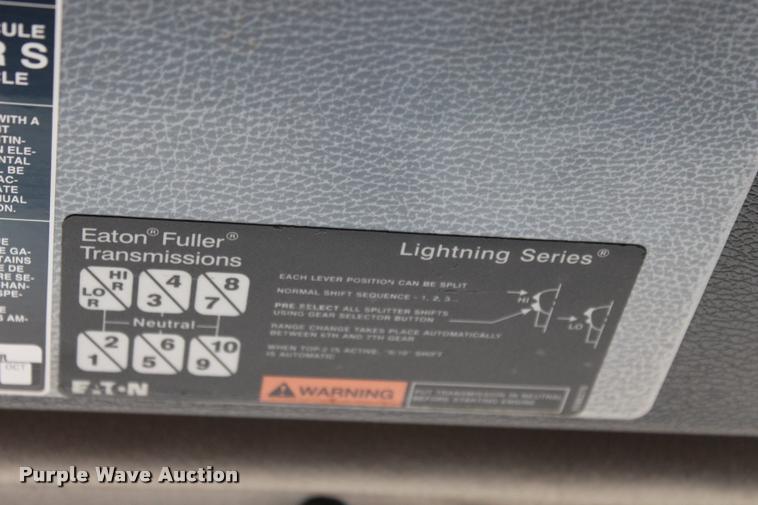 image for item L4450 2006 Volvo VNL semi truck