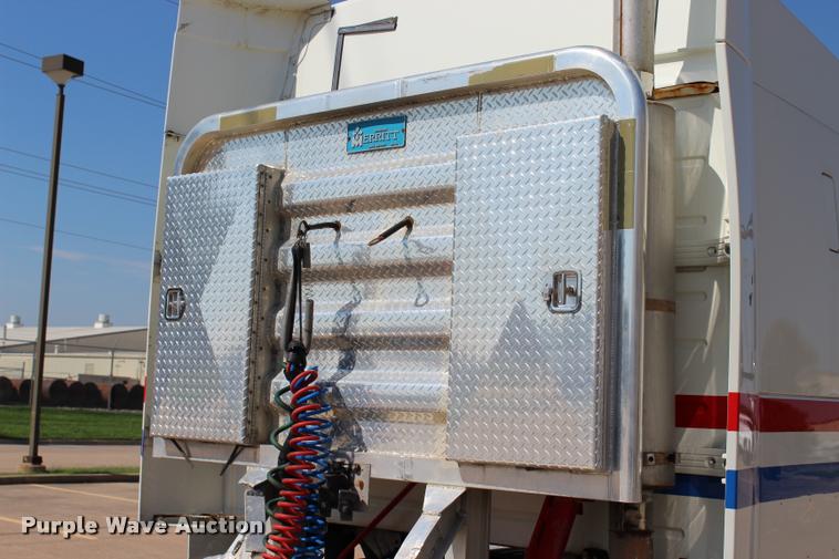 image for item L4450 2006 Volvo VNL semi truck