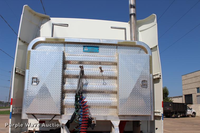 image for item L4450 2006 Volvo VNL semi truck