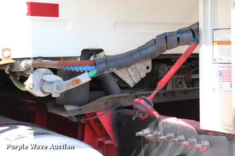 image for item L4450 2006 Volvo VNL semi truck