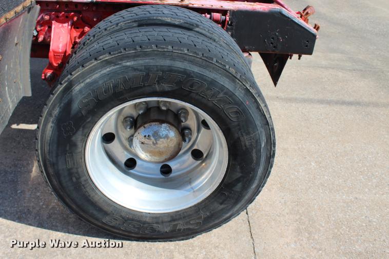 image for item L4450 2006 Volvo VNL semi truck