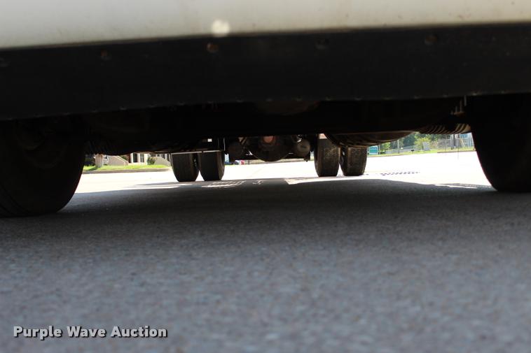 image for item L4450 2006 Volvo VNL semi truck