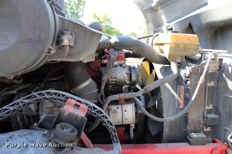 image for item L4450 2006 Volvo VNL semi truck