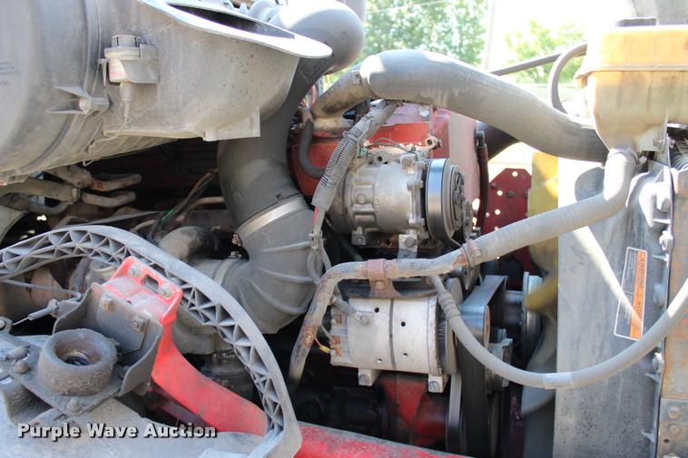 image for item L4450 2006 Volvo VNL semi truck