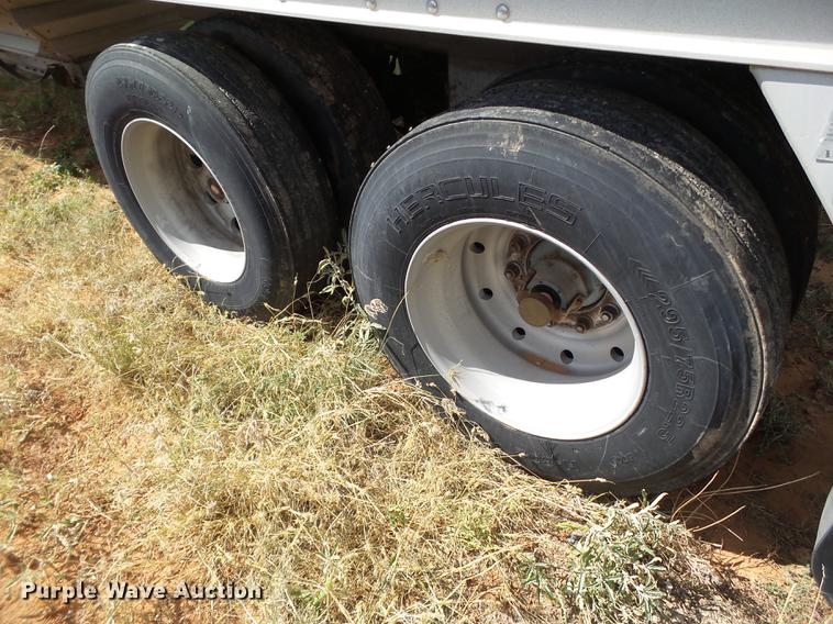 image for item L6654 1999 Wilson DWH-400 double hopper bottom grain trailer