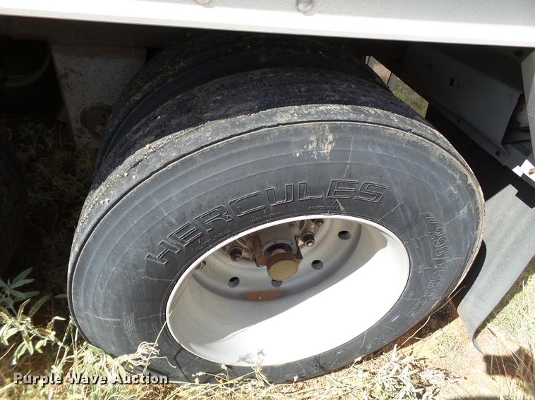 image for item L6654 1999 Wilson DWH-400 double hopper bottom grain trailer