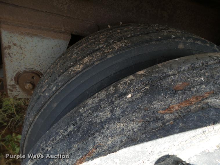 image for item L6654 1999 Wilson DWH-400 double hopper bottom grain trailer