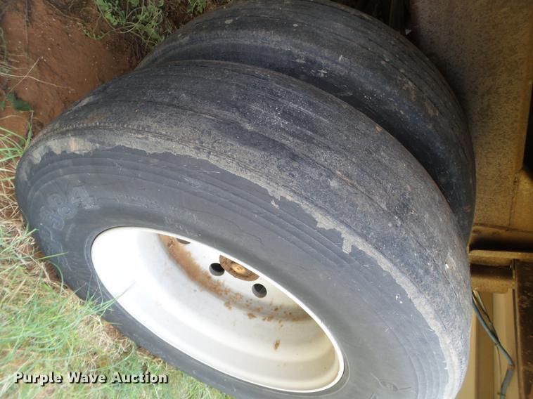 image for item L6654 1999 Wilson DWH-400 double hopper bottom grain trailer