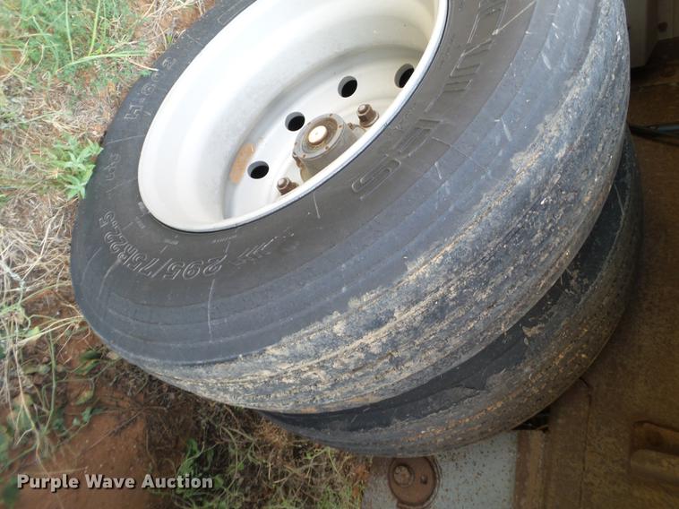 image for item L6654 1999 Wilson DWH-400 double hopper bottom grain trailer