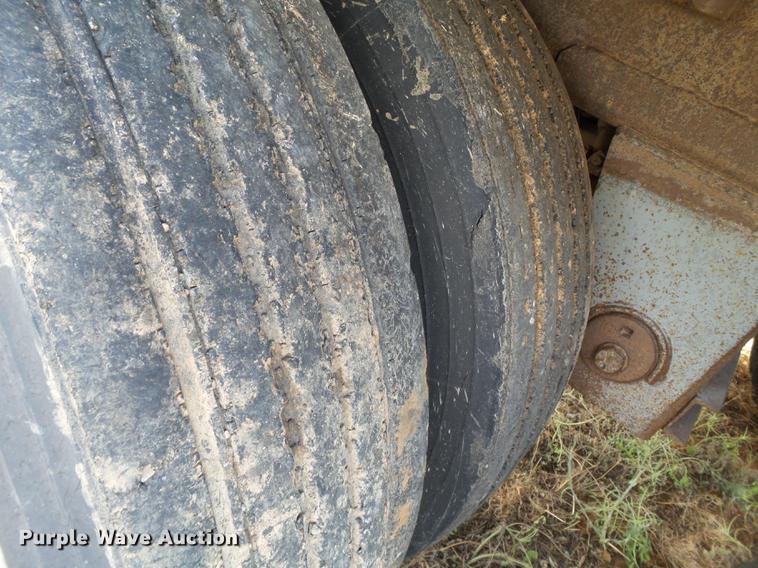 image for item L6654 1999 Wilson DWH-400 double hopper bottom grain trailer