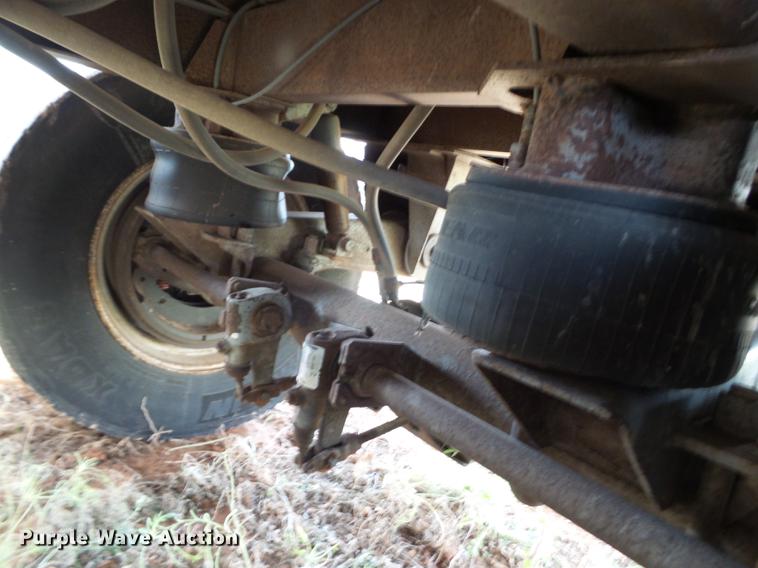 image for item L6654 1999 Wilson DWH-400 double hopper bottom grain trailer