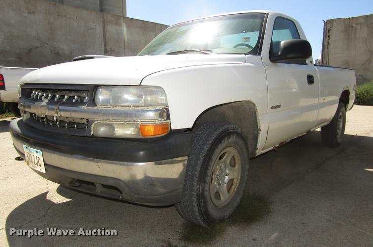 image for item DA3129 2002 Chevrolet Silverado 1500 pickup truck