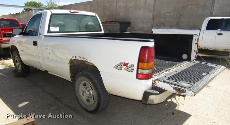 image for item DA3129 2002 Chevrolet Silverado 1500 pickup truck