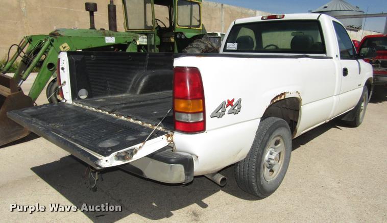 image for item DA3129 2002 Chevrolet Silverado 1500 pickup truck