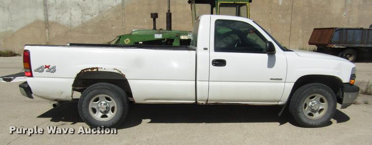 image for item DA3129 2002 Chevrolet Silverado 1500 pickup truck