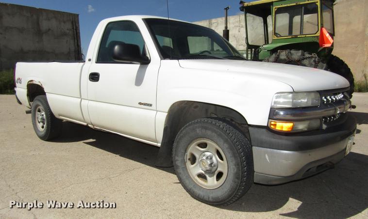 image for item DA3129 2002 Chevrolet Silverado 1500 pickup truck