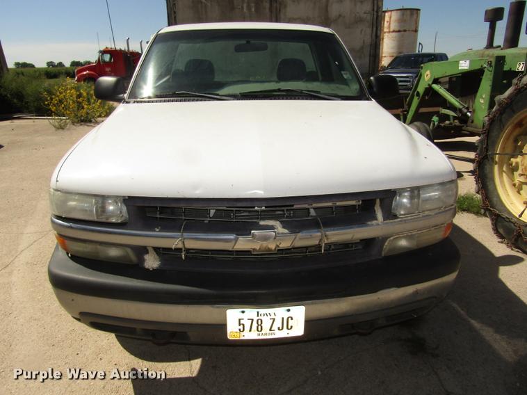 image for item DA3129 2002 Chevrolet Silverado 1500 pickup truck