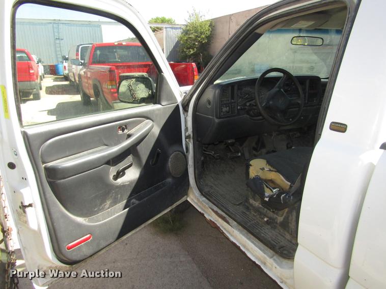 image for item DA3129 2002 Chevrolet Silverado 1500 pickup truck