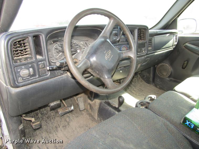 image for item DA3129 2002 Chevrolet Silverado 1500 pickup truck