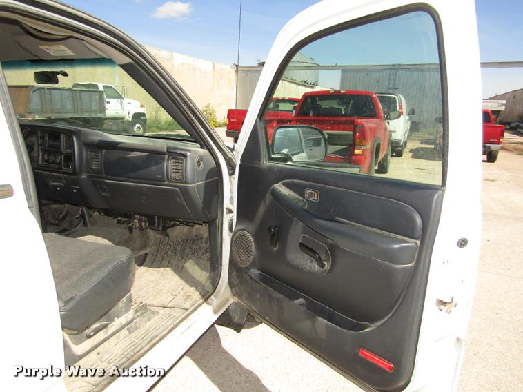 image for item DA3129 2002 Chevrolet Silverado 1500 pickup truck