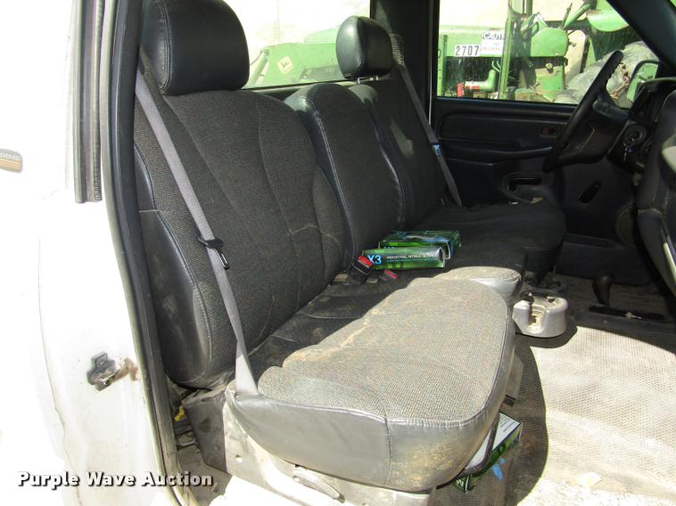 image for item DA3129 2002 Chevrolet Silverado 1500 pickup truck