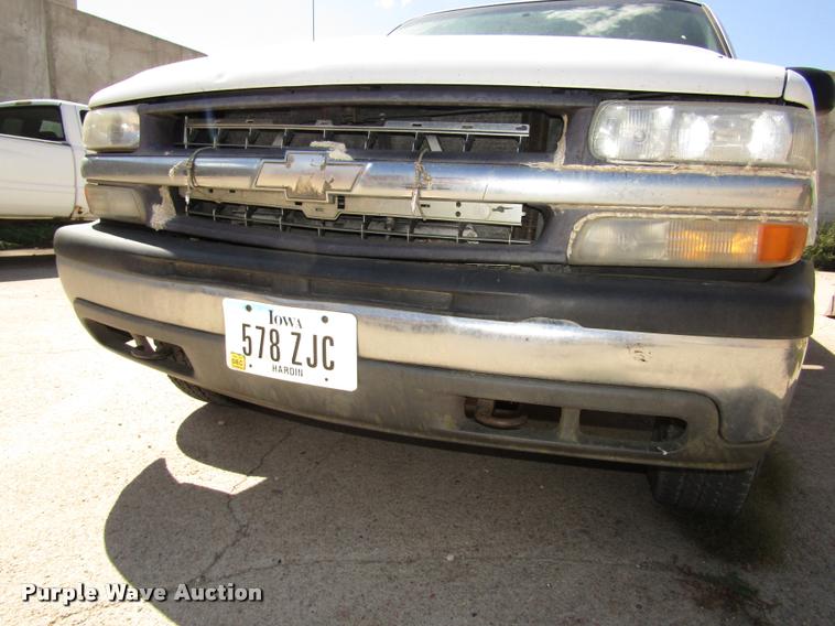 image for item DA3129 2002 Chevrolet Silverado 1500 pickup truck