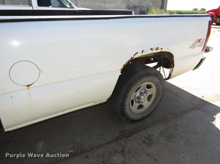 image for item DA3129 2002 Chevrolet Silverado 1500 pickup truck