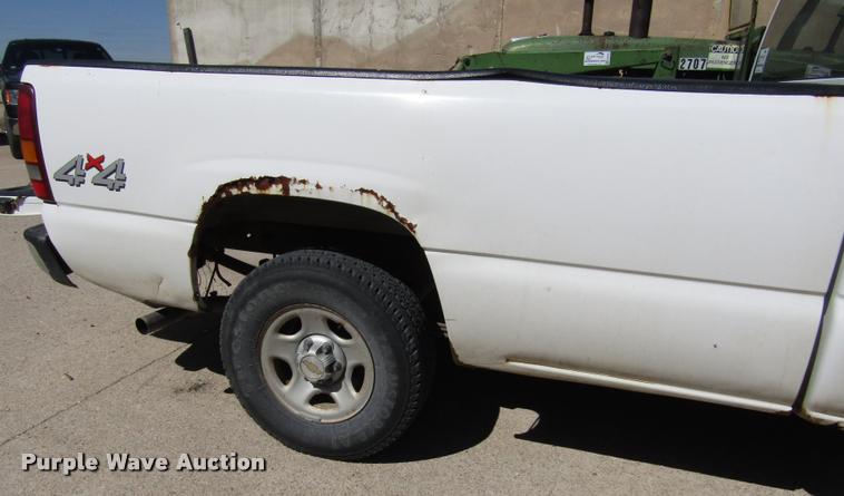 image for item DA3129 2002 Chevrolet Silverado 1500 pickup truck